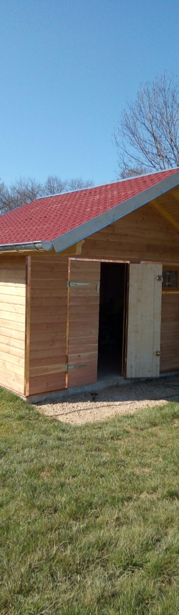 Abri de jardin avec auvent à Vincelles